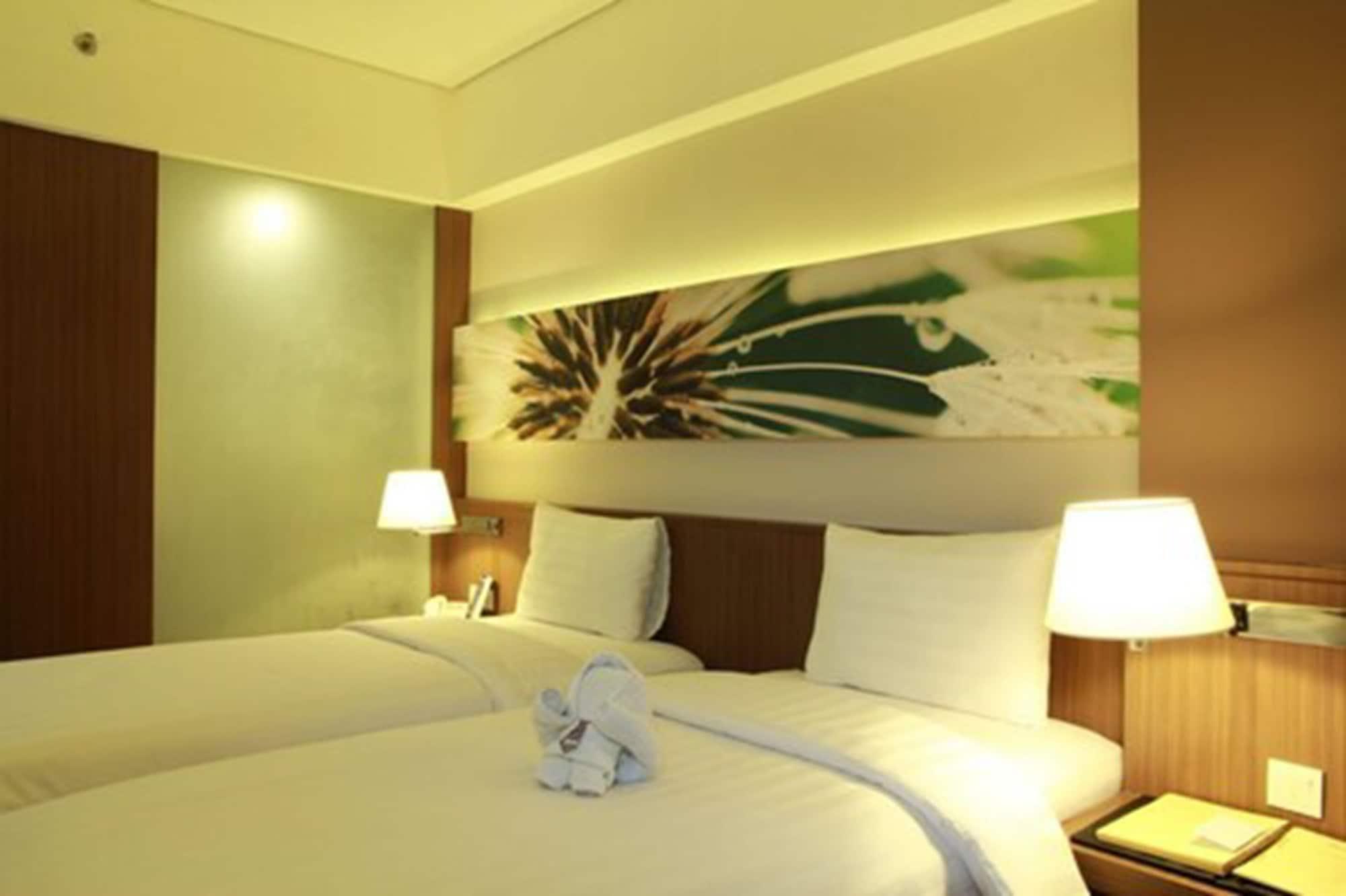 Soll Marina Hotel Serpong Buitenkant foto