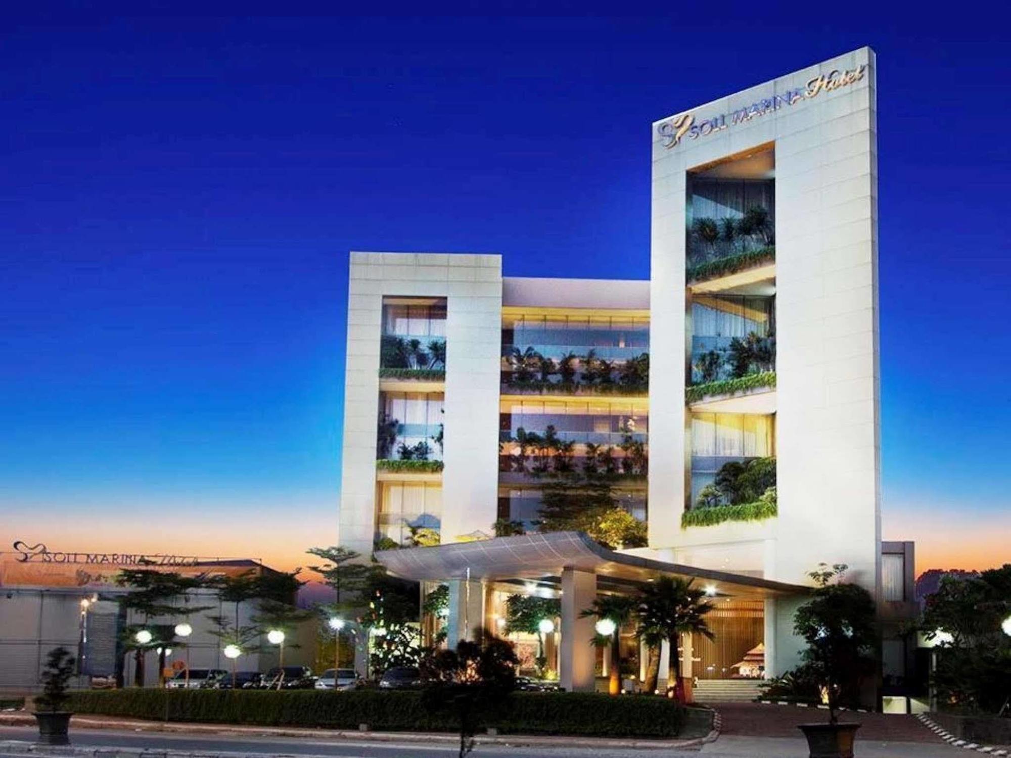 Soll Marina Hotel Serpong Buitenkant foto