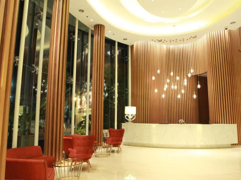 Soll Marina Hotel Serpong Buitenkant foto